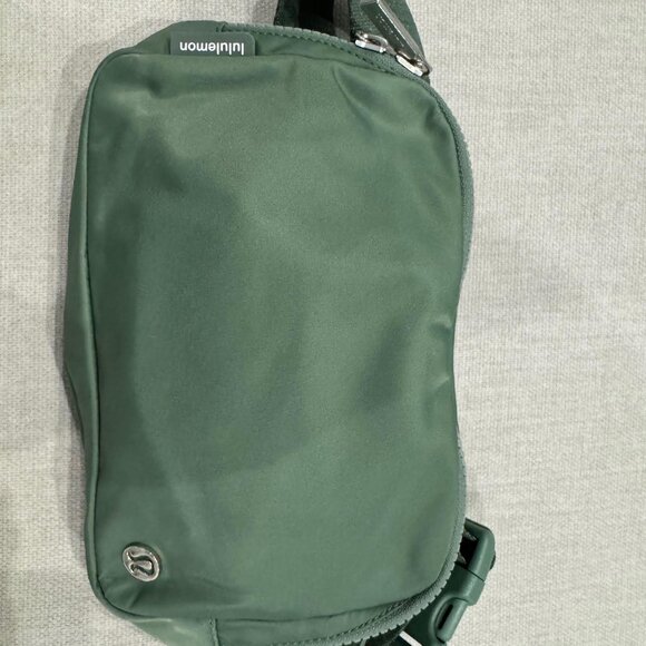 Lululemon Everywhere Belt Bag Large 2L - Grey Eucalyptus - Picture 1 of 7